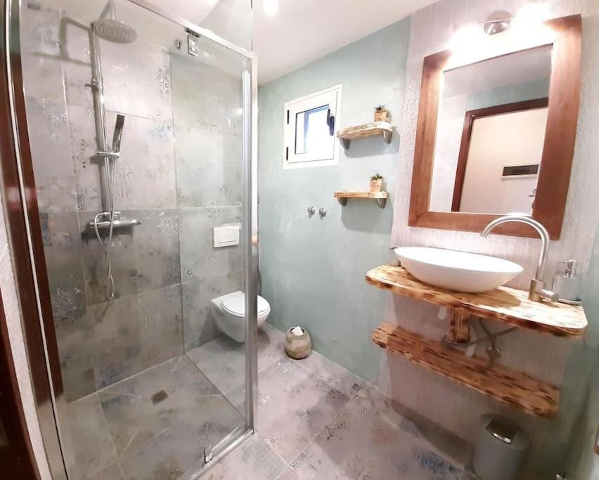 Penthouse with rooftopbar, Starlink WiFi, next to the beach! Apartment in Santa Maria
