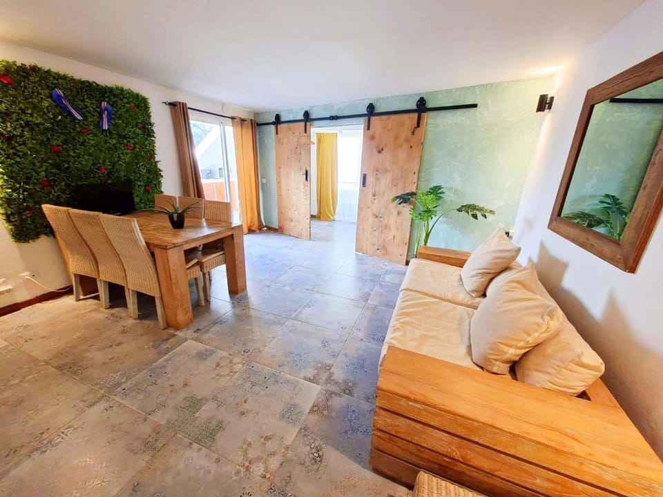 Penthouse with rooftopbar, Starlink WiFi, next to the beach! Apartment in Santa Maria