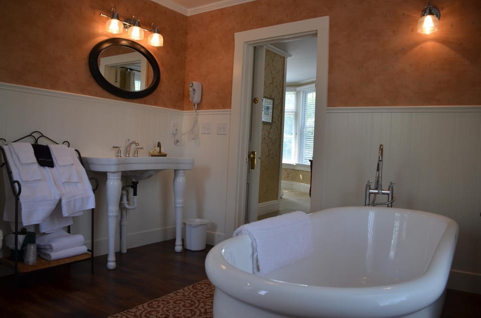 Bathroom, Bedroom