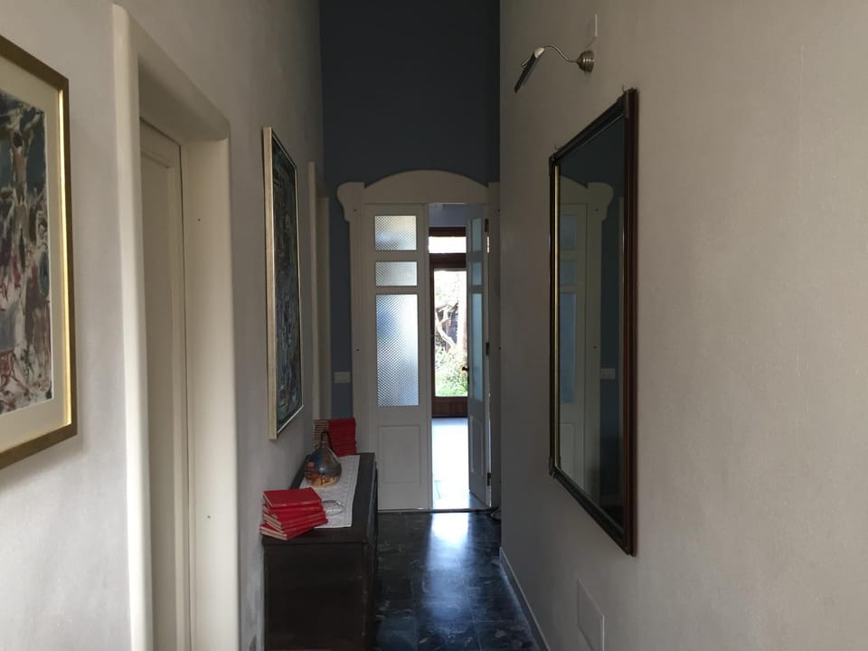 Facade/entrance, Decorative detail