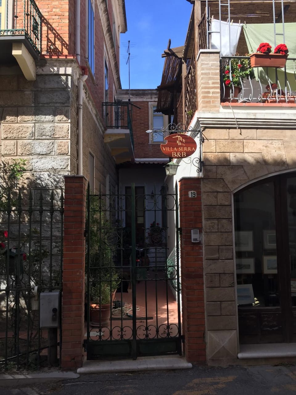 Facade/entrance, Property logo or sign, Neighbourhood