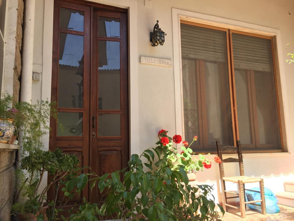 Patio, Facade/entrance