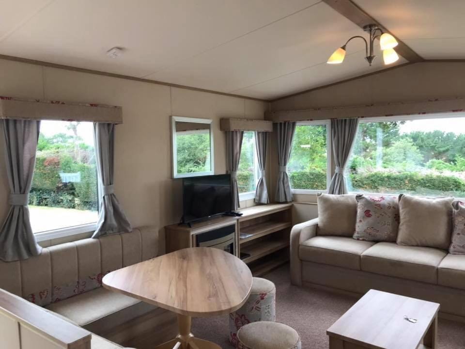 Luxury Holiday Caravan Home Campground/ 
RV Resort in England