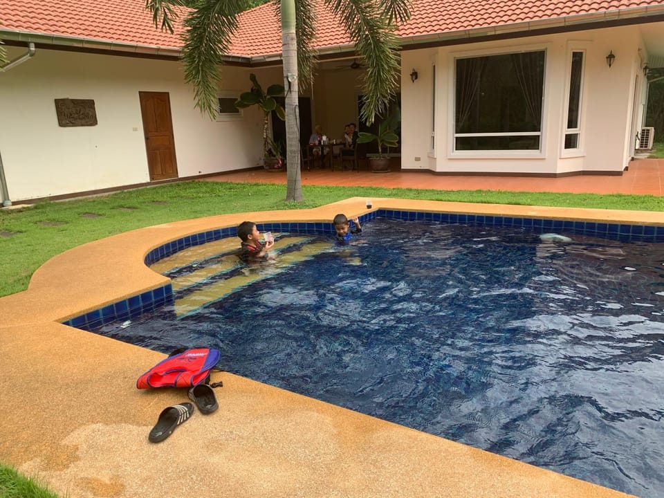 BaanTongLeif House in Chon Buri Changwat