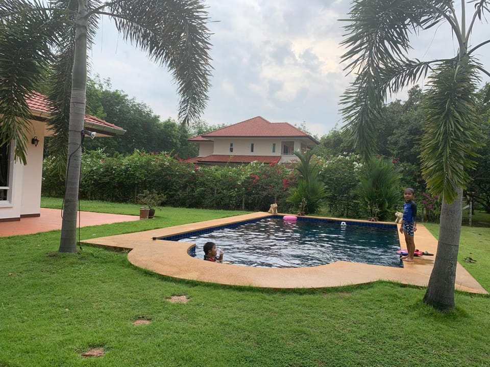 BaanTongLeif House in Chon Buri Changwat
