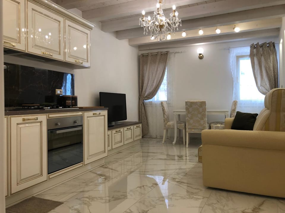 Facade/entrance, Decorative detail