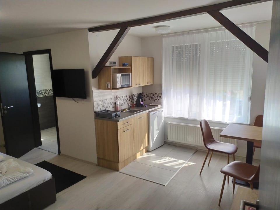 City Apartmanház Apartment in Hungary
