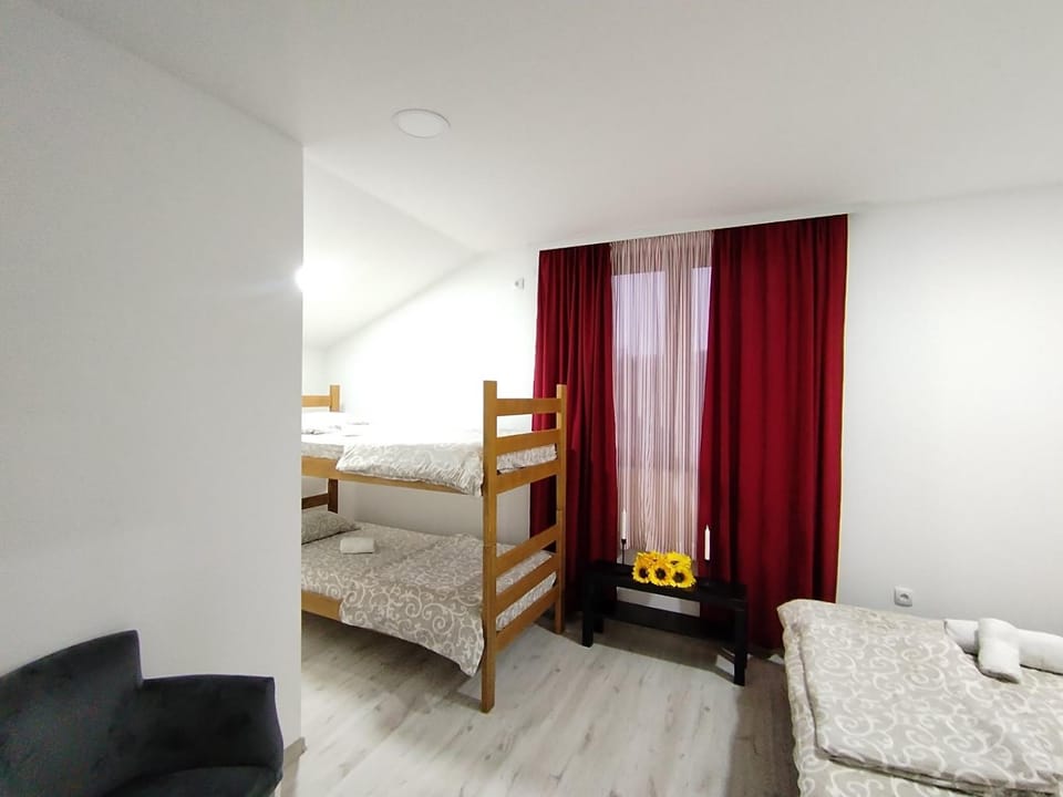 Bed, Photo of the whole room, Bedroom, bunk bed, towels