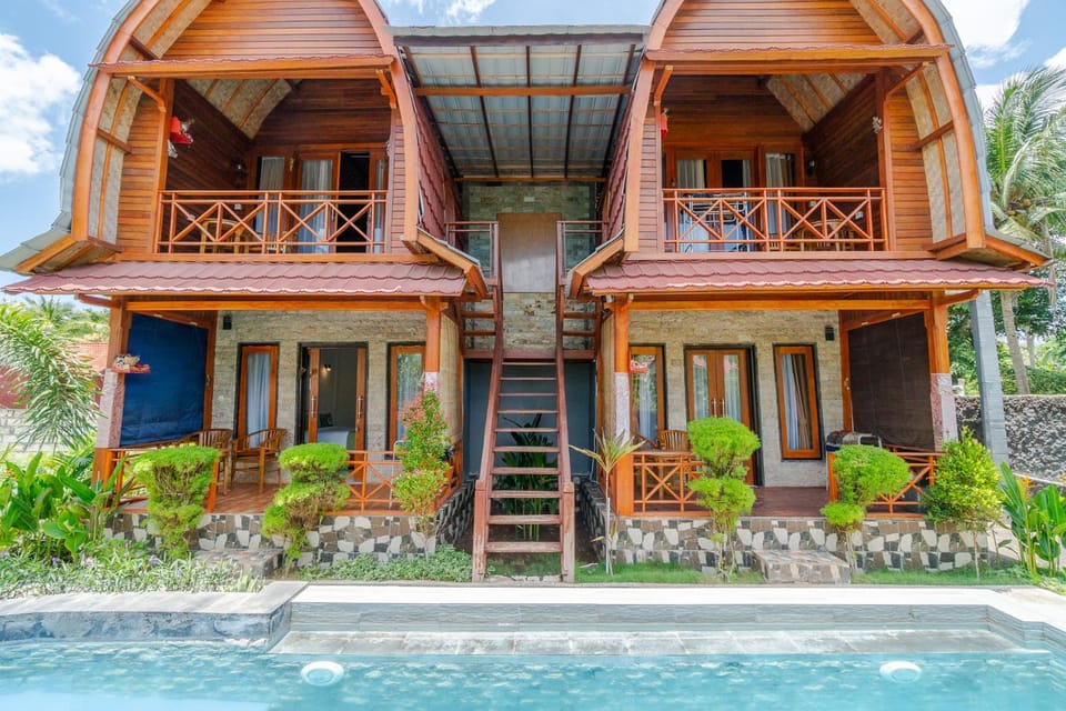 Property building, Patio, Facade/entrance, Balcony/Terrace, Swimming pool