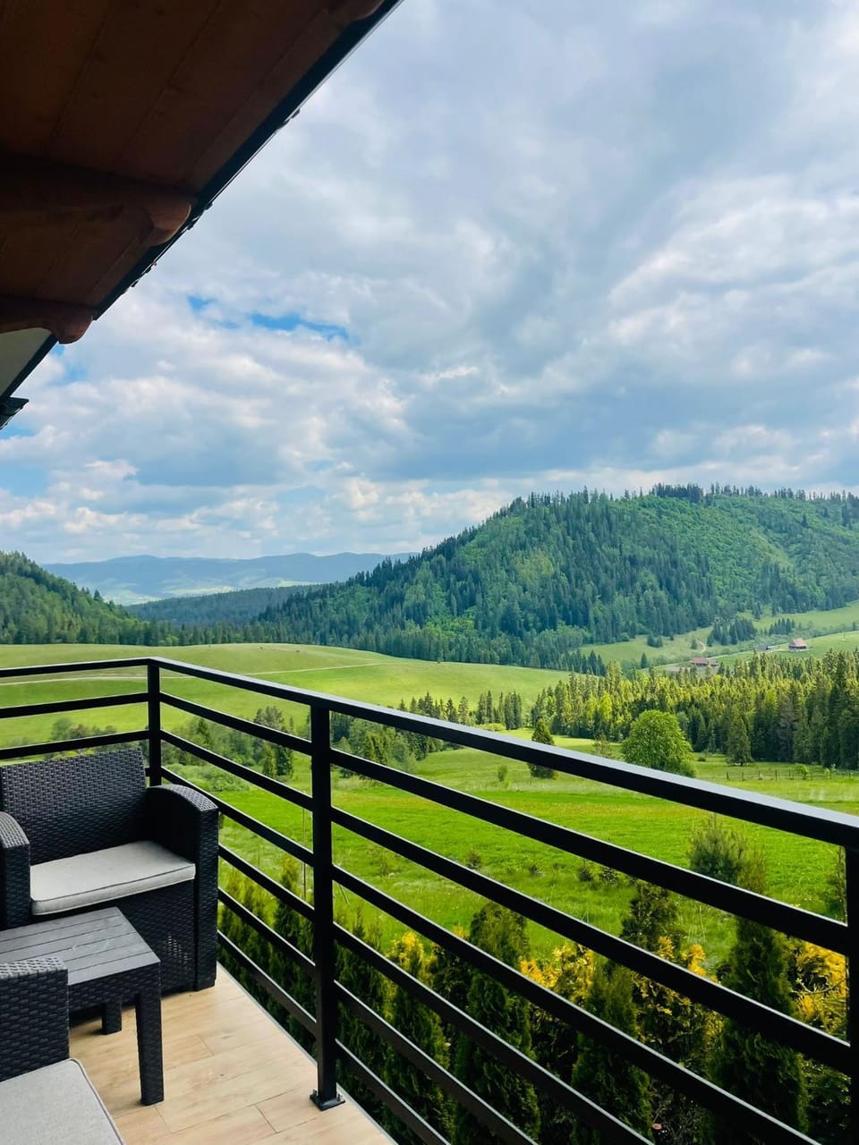 Spring, Day, Natural landscape, Balcony/Terrace
