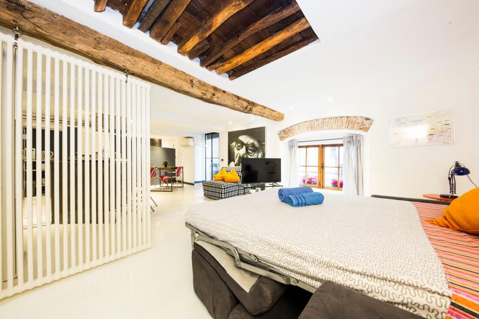 Bed, Living room