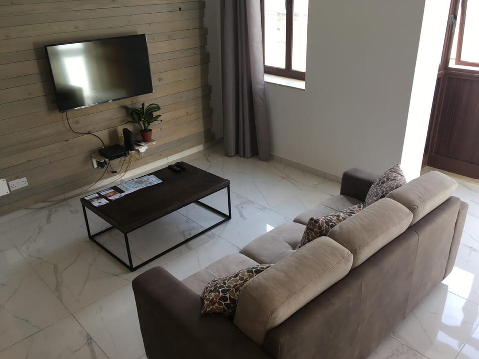 Communal lounge/ TV room, TV and multimedia, Living room