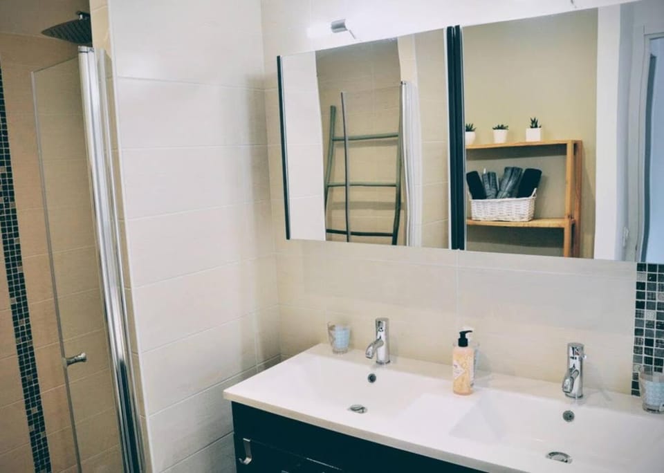 Shower, Bathroom