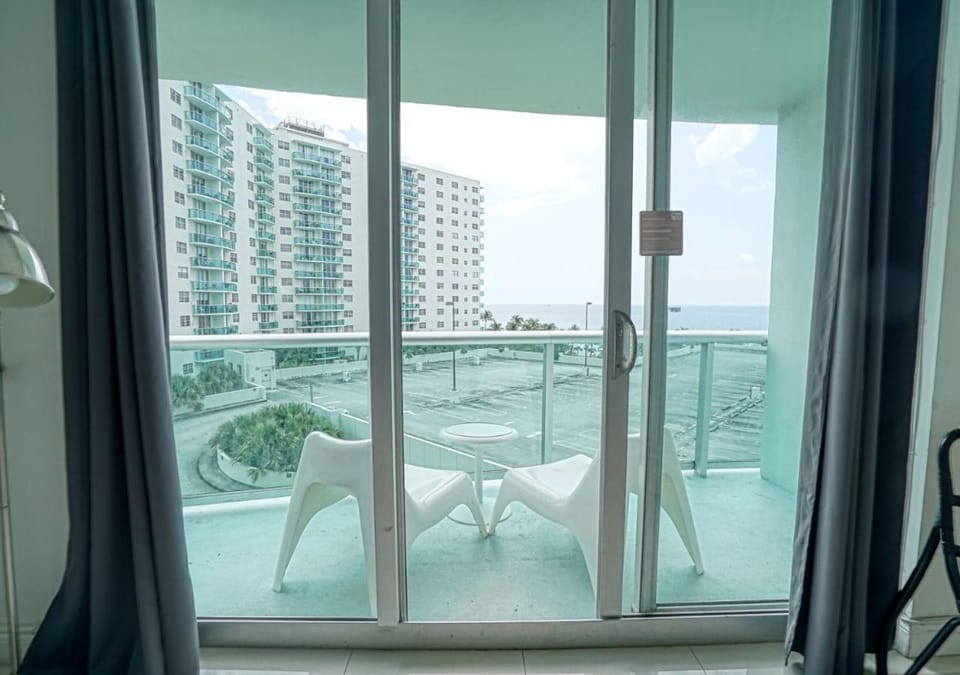 Miami Hollywood 2 Bedroom on the Beach 007-21mar Apartment in Hollywood Beach