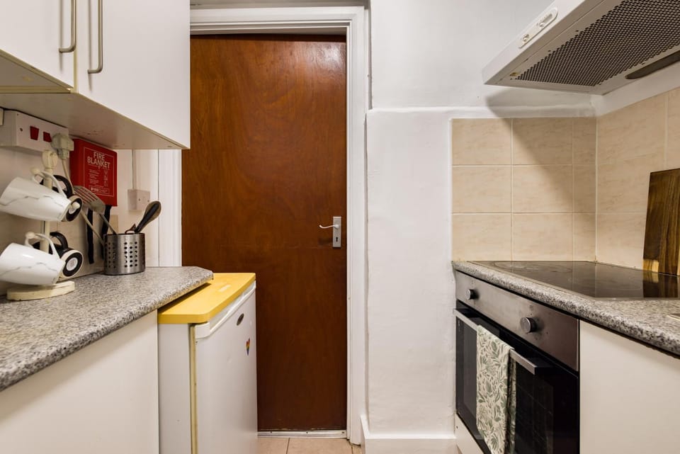Kitchen or kitchenette, kitchen, kitchen