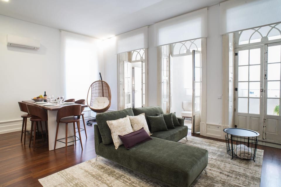 Living room, Seating area, Dining area
