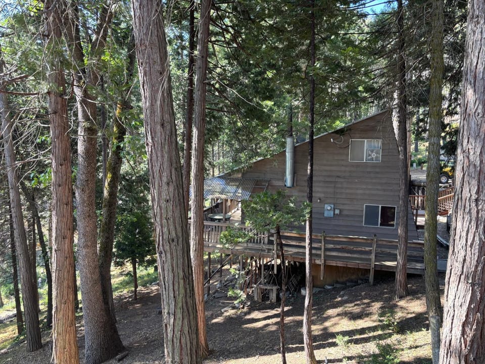 Sequoia National Forest CabinK Cabin in Sierra Nevada