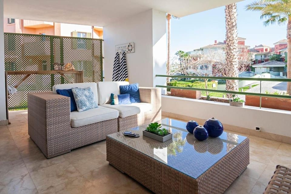 Polo Royale Waterfront Luxury Apt - 3 terraces and pool Apartment in Andalusia