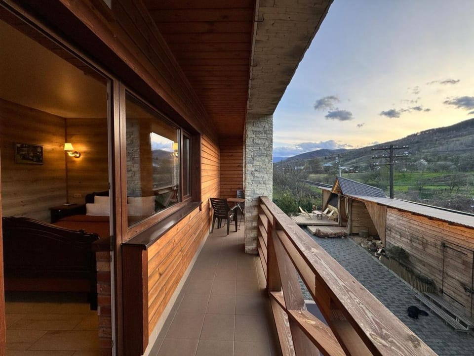 View (from property/room), Balcony/Terrace, Mountain view