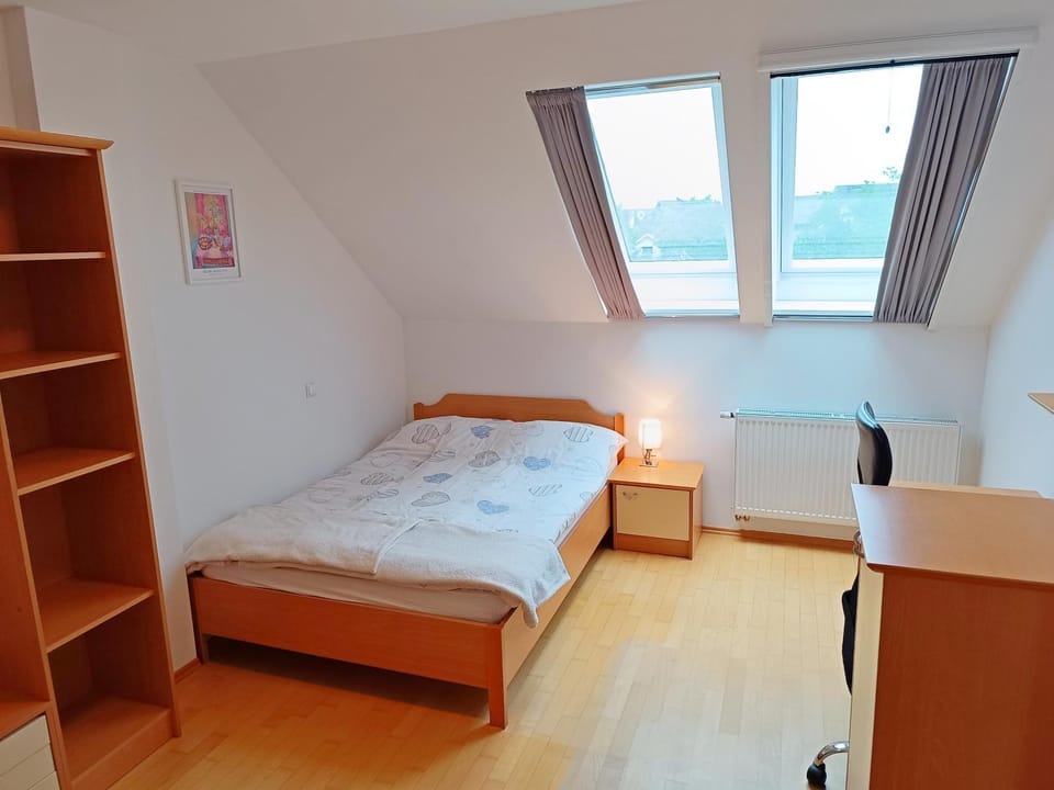 Bed, Photo of the whole room, Bedroom