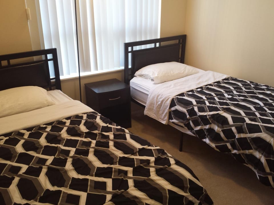 SPECTACULAR VIEW, 2 BEDROOMS FURNISHED CONDO and BEST LOCATION Apartment in Mississauga