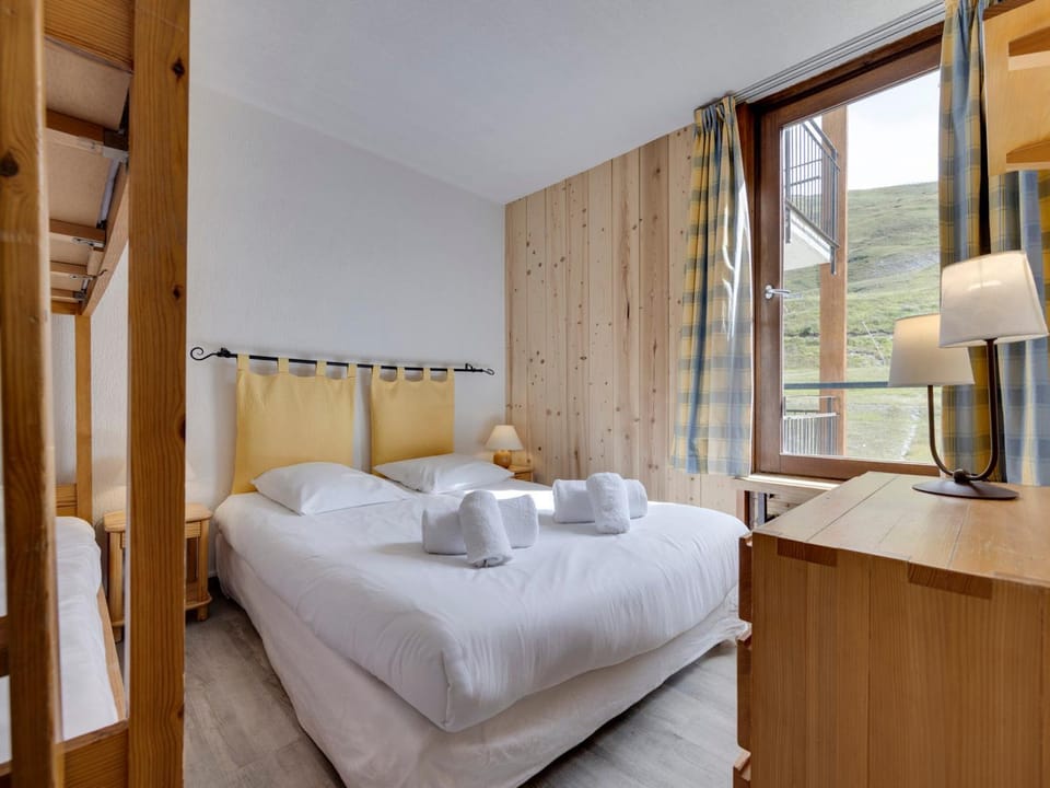 T2 Val Claret 4 pers, ski aux pieds, avec Wifi - FR-1-889-23 Apartment in Tignes