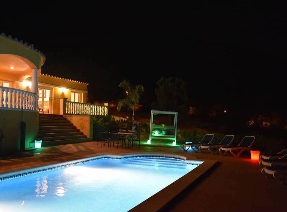 Casa Albera - con piscina y fantásticas vistas Apartment in Alt Empordà