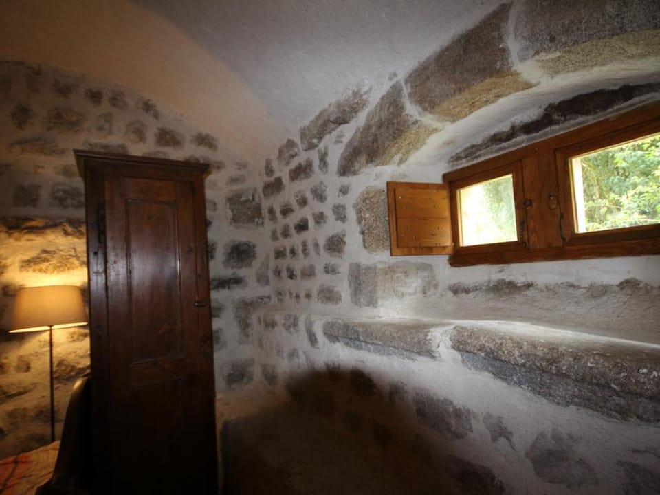 Gîte de caractère du XIIIe siècle avec cheminée et Wi-Fi - FR-1-496-55 House in Auvergne-Rhône-Alpes