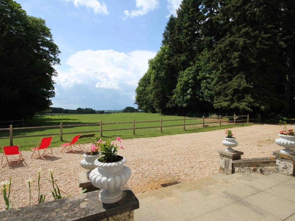 Vivez le Charme du Château avec WiFi à Bellavilliers - FR-1-497-102 House in Normandy