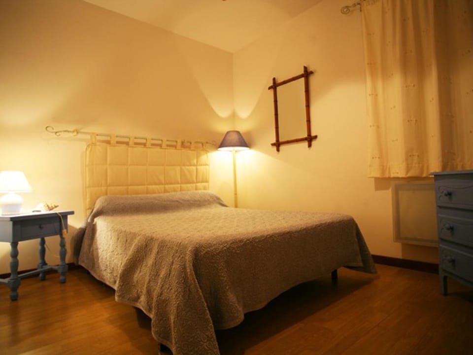 Gîte charmant au château, Le Veurdre - FR-1-489-163 House in Centre-Val de Loire