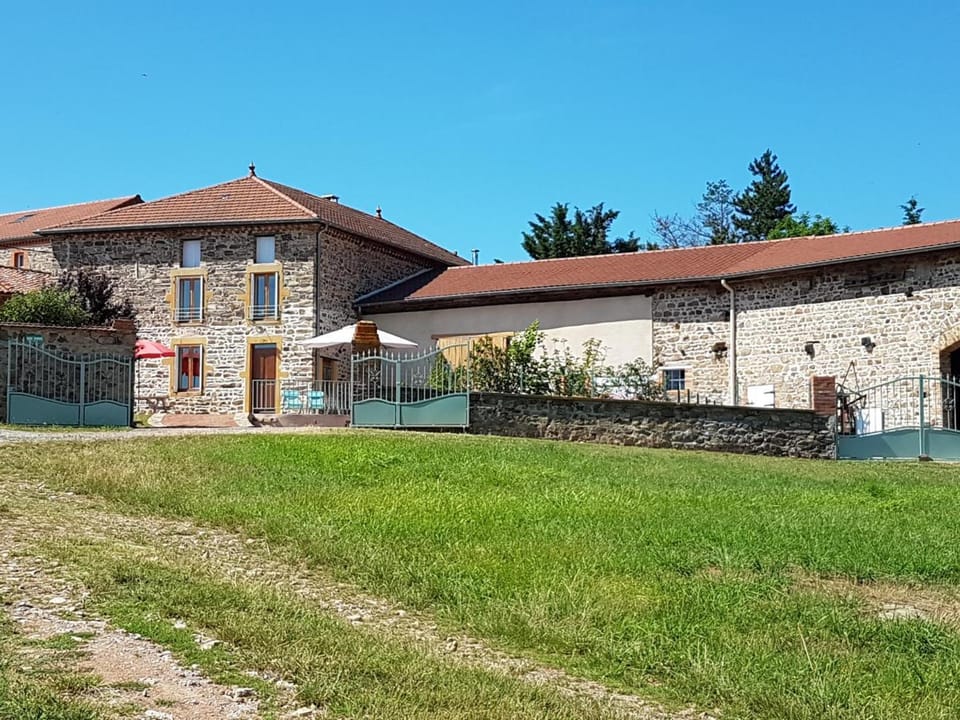 Charmante Maison avec Cheminée et Jardin, Animaux Acceptés - FR-1-496-87 House in Auvergne-Rhône-Alpes