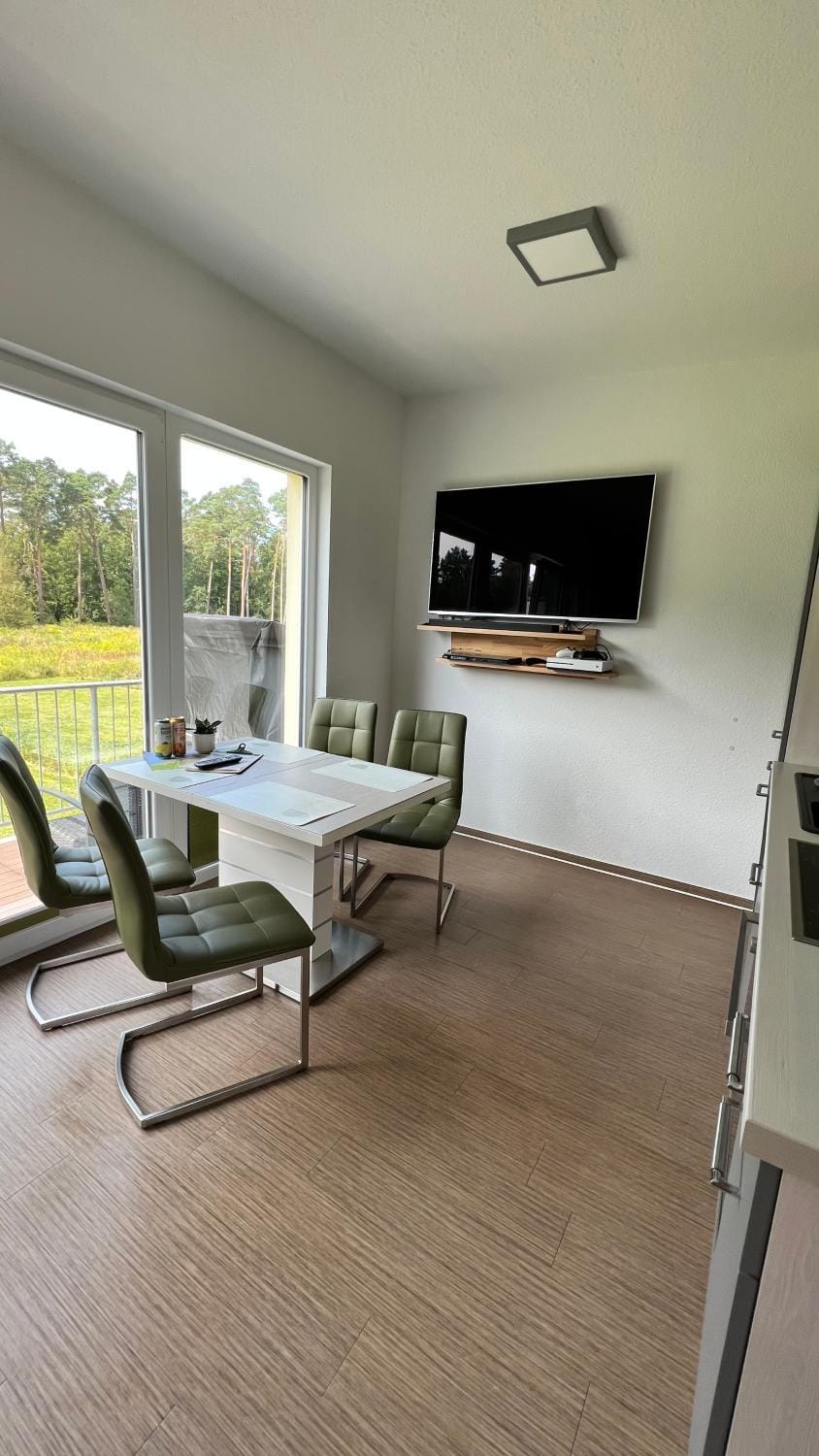 TV and multimedia, Seating area, Dining area, Evening entertainment
