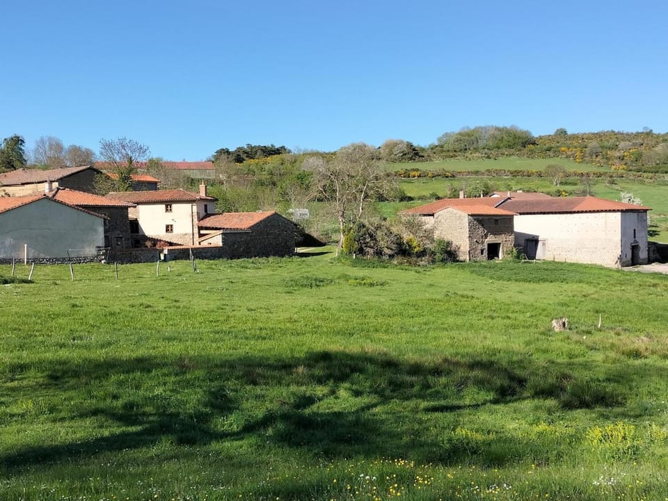 Gîte de charme rénové 3 épis, 2 chambres en pleine nature Country House in Auvergne-Rhône-Alpes
