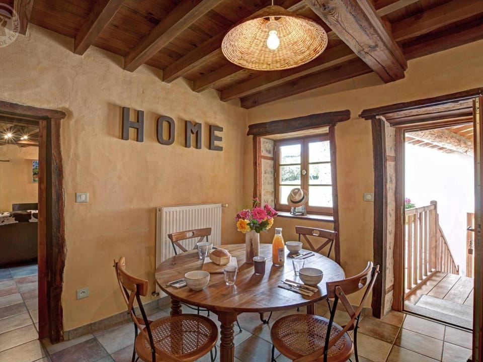 Gîte de charme rénové 3 épis, 2 chambres en pleine nature Country House in Auvergne-Rhône-Alpes
