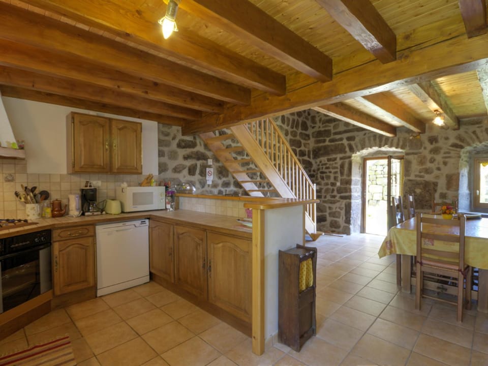 Gîte de charme avec cheminée, wifi inclus - FR-1-496-96 House in Auvergne-Rhône-Alpes