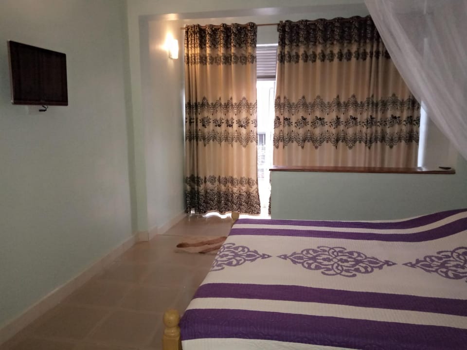 Bed, TV and multimedia, Bedroom