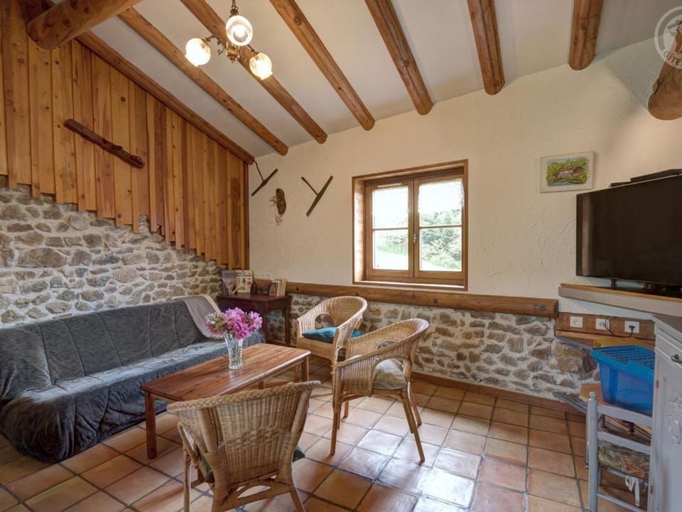Gîte éco-responsable 6 pers. proche ski à Chalmazel - FR-1-496-98 House in Auvergne-Rhône-Alpes