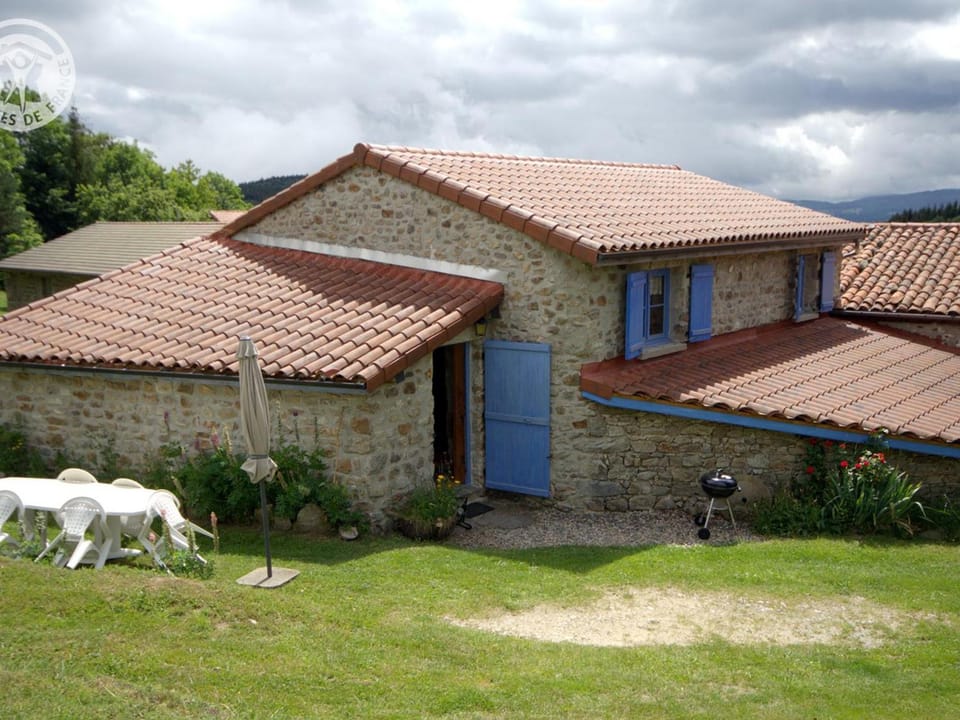 Gîte éco-responsable 6 pers. proche ski à Chalmazel - FR-1-496-98 House in Auvergne-Rhône-Alpes