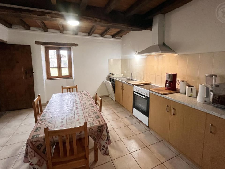 Gîte isolé et paisible aux Monts de la Madeleine avec animaux admis - FR-1-496-100 House in Auvergne-Rhône-Alpes