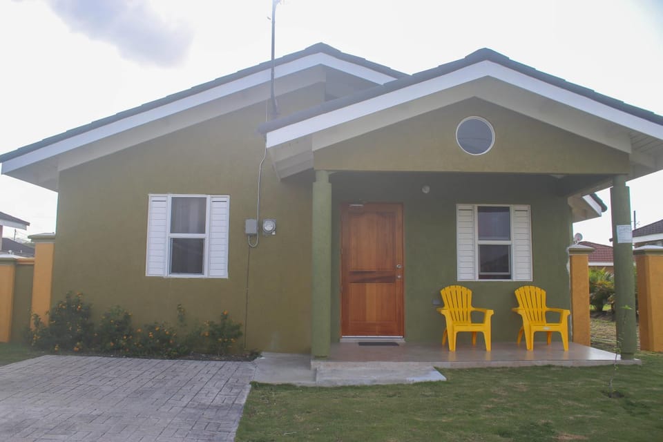 Draxhall Counytry Club Stays Bed and Breakfast in St. Ann Parish