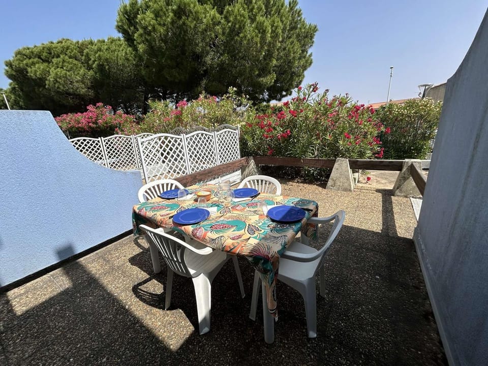 Studio cabine 4 pers avec piscine, terrasse, proche commodités - Grau-du-Roi - FR-1-250-140 Cabin in Le Grau-du-Roi