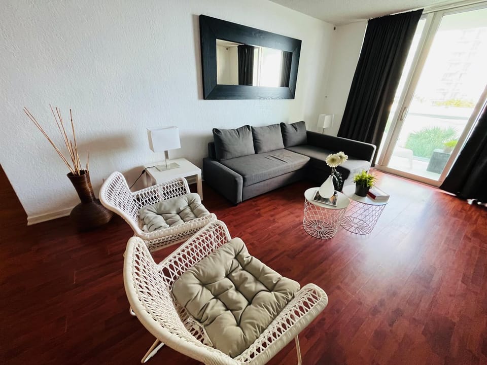 Hollywood 2 Bedroom with Ocean View 004-21mar Apartment in Hollywood Beach