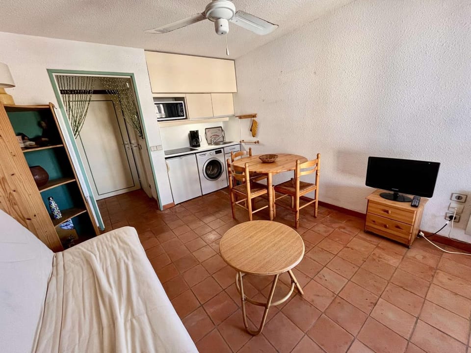 Studio cosy à 50m de la plage avec parking privé - Cavalaire-sur-Mer - FR-1-226B-37 Apartment in Cavalaire-sur-Mer