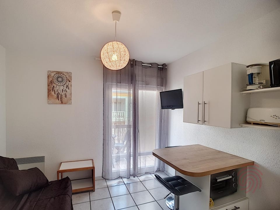 Studio rénové avec balcon, proche des Thermes de Lamalou, animaux acceptés, parking gratuit. - FR-1-451-131 Apartment in Occitanie