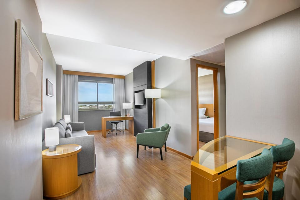Bed, TV and multimedia, View (from property/room), Living room, Dining area, Bedroom