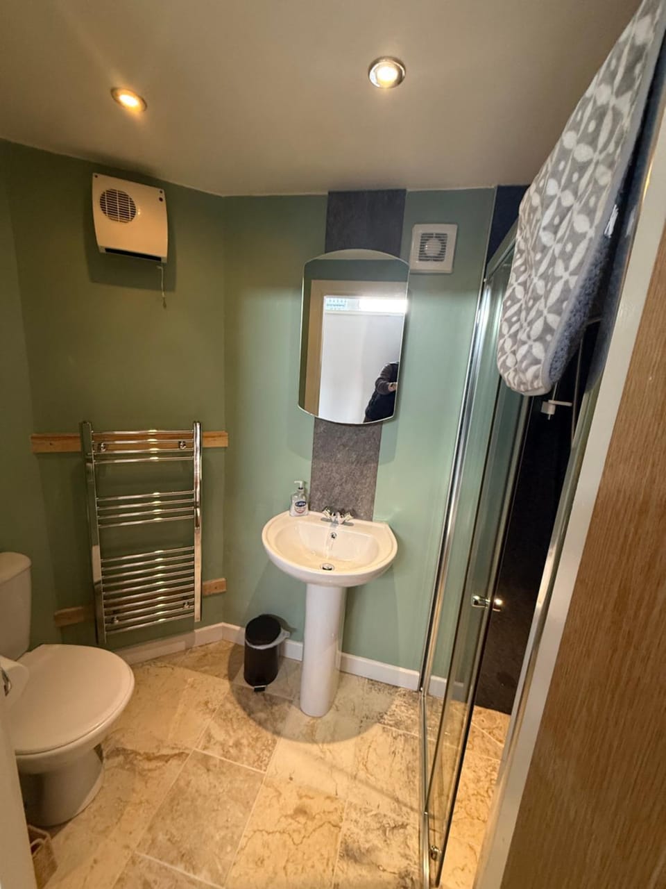 ensuite garden room Apartment in Inverness