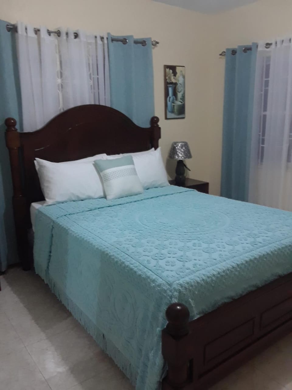 Photo of the whole room, Bedroom