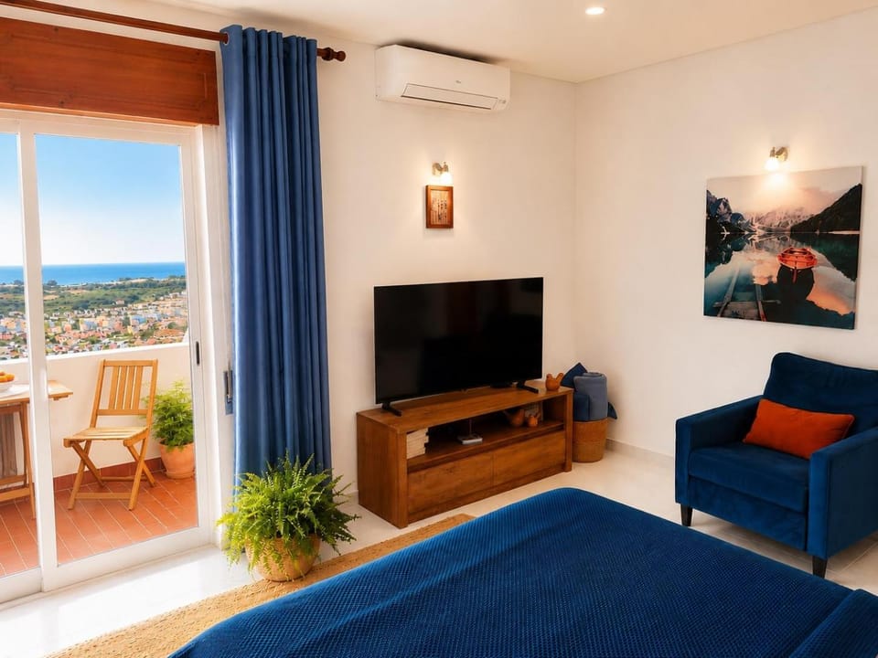 Ocean View Studio High-Speed Wi-Fi Apartment in Guia