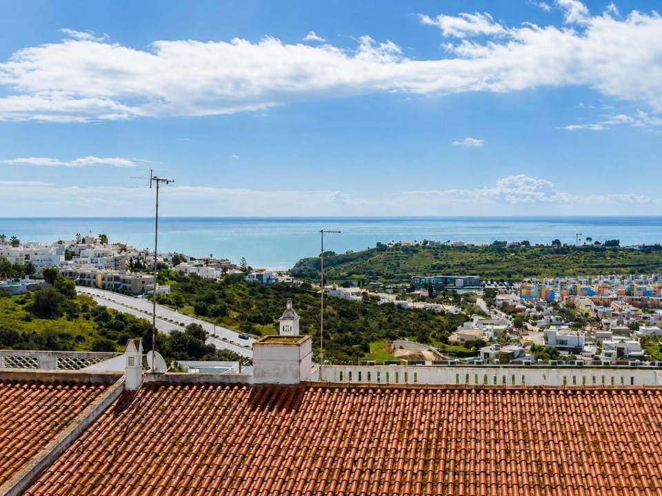 Ocean View Studio High-Speed Wi-Fi Apartment in Guia
