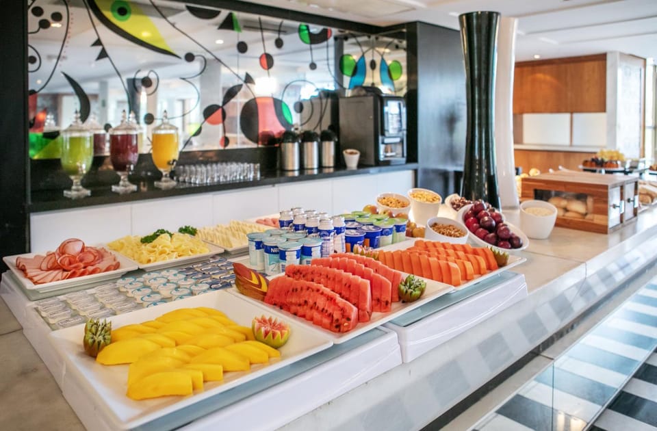 Coffee/tea facilities, Food and drinks, Dining area, Breakfast, Drinks
